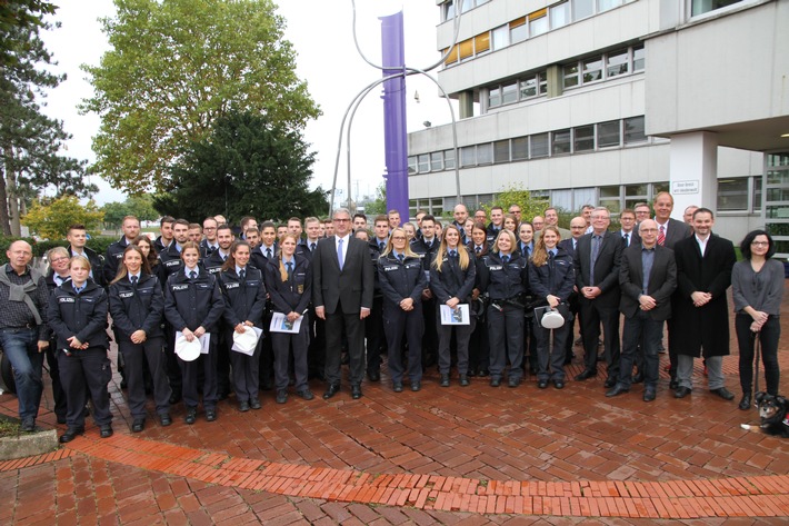 POL-PPKO: Koblenz: Polizeipräsident Karlheinz Maron begrüßt neue Mitarbeiterinnern und Mitarbeiter