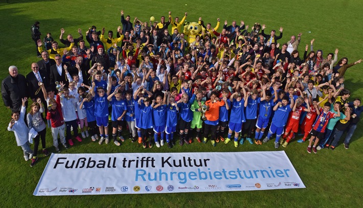 Sozialprojekt begeistert Schulkinder - Erstes Ruhrgebietsturnier von "Fußball trifft Kultur"/Initiativkreis Ruhr und LitCam verbinden Sport und Bildung