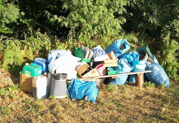 POL-SE: Tornesch - Abfall mitten in der Natur entsorgt