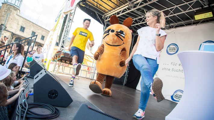 Die Maus und die Lokalzeit beim „Langen Tisch“ in Wuppertal / Der WDR ist am Samstag (29.06.) beim Stadtfest „Langer Tisch“ in Wuppertal dabei.