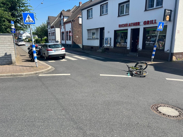 POL-ME: Kind bei Verkehrsunfall schwer verletzt - Polizei sucht nach Ersthelferin - Langenfeld - 2306051