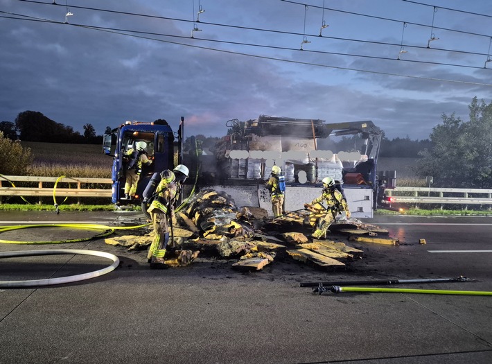 POL-RZ: Lkw-Ladung entzündet sich und sorgt für Vollsperrung der A 1 im Berufsverkehr