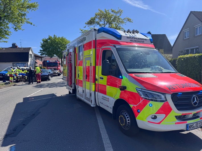 FW Neumünster: Verkehrsunfall in der Wasbeker Straße - Drei Verletzte ins Krankenhaus eingeliefert