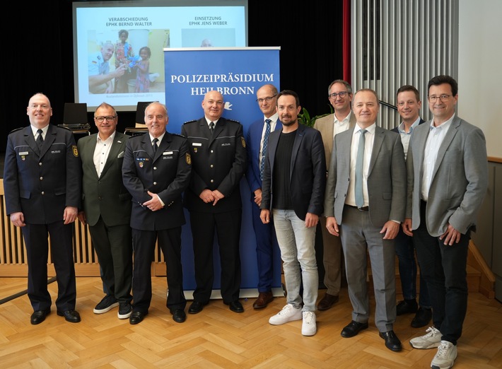POL-HN: Eppingen: Erster Polizeihauptkommissar Jens Weber folgt als Leiter des Polizeireviers Eppingen auf Erster Polizeihauptkommissar Bernd Walter