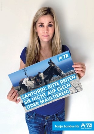 Tanja Lanäus setzt sich für gequälte Esel auf Santorini ein: Schauspielerin fordert mit PETA von griechischen Politikern, das Leid zu beenden