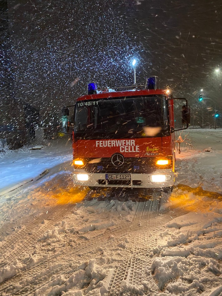 FW Celle: Mehrere wetterbedingte Einsätze aufgrund Schneefalls in Celle!