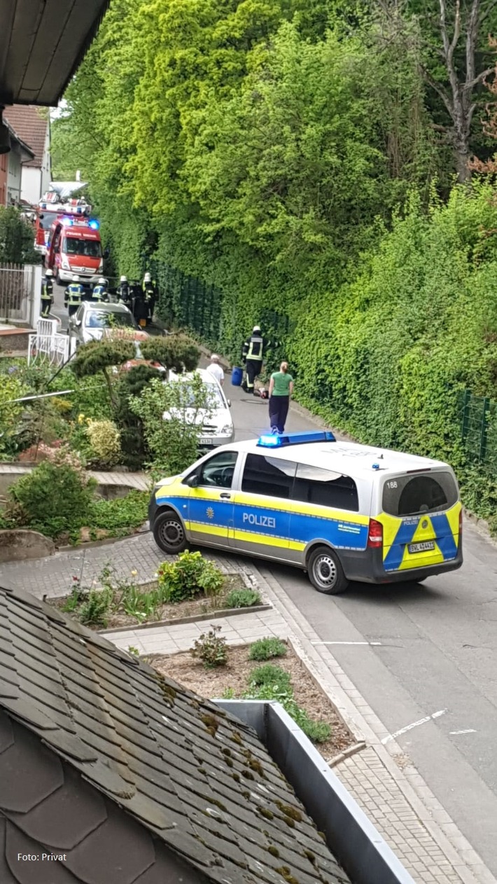 POL-MA: Dossenheim: Fahrzeug fängt Feuer; Feuerwehreinsatz in Schauenburgstraße; Ursache: technischer Defekt; keine Verletzte