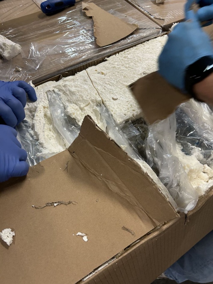 ZOLL-H: Cannabis getarnt als Dubai-Schokolade / ZOLL stellt 73 Kilogramm Cannabis in Oyten sicher; 20-jähriger Mann in Untersuchungshaft