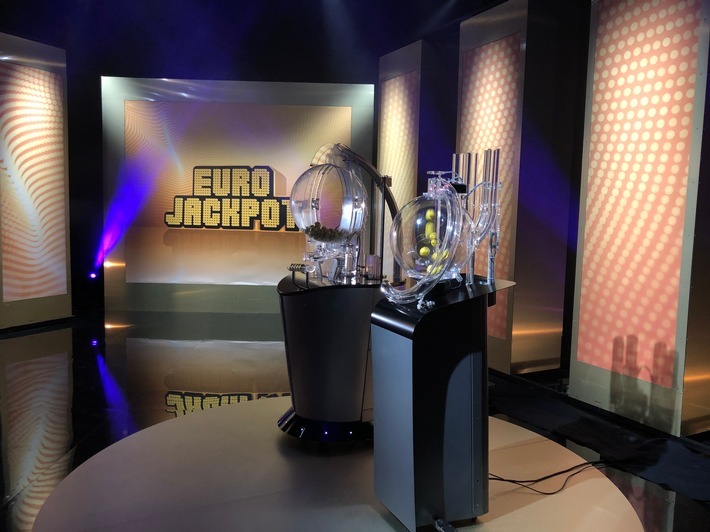 Die zweite Ziehung in Folge, dass der Eurojackpot geknackt wurde: Ein Spielteilnehmer aus Schweden konnte am 27. November die Gewinnklasse 1 treffen und erhält dafür 11.237.997,10 Euro. Er ist der inzwischen achte schwedischen Eurojackpot-Millionär seit Start der Lotterie im März 2012. / Weiterer Text über ots und www.presseportal.de/nr/107909 / Die Verwendung dieses Bildes ist für redaktionelle Zwecke honorarfrei. Veröffentlichung bitte unter Quellenangabe: "obs/Eurojackpot/(c) WestLotto"