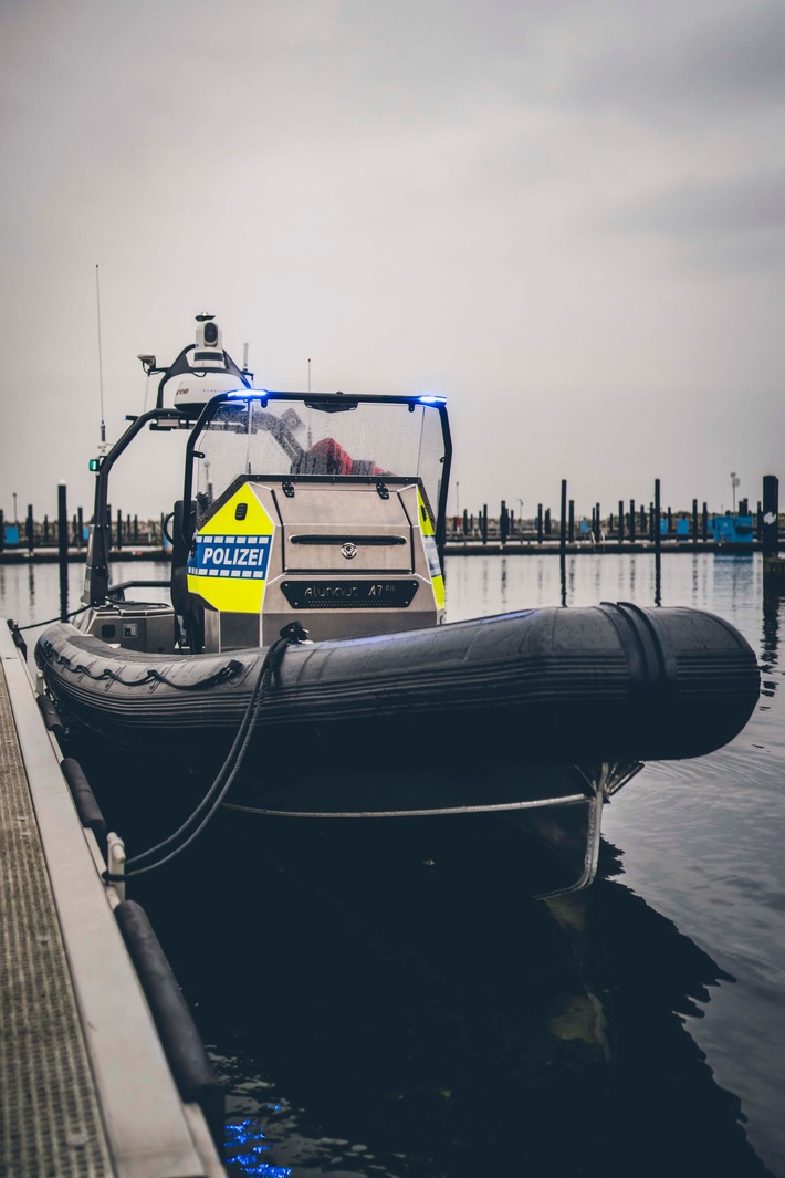 POL-HH: 260114-1. Neue Streifenboote für die Wasserschutzpolizeien Hamburg und Schleswig-Holstein - Erste Boote der gemeinsamen Beschaffung sind im Einsatz