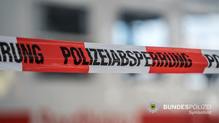 Bundespolizeidirektion München: Einsteigeunfall am S-Bahn Haltepunkt / Bundespolizei muss Schaulustige zurückhalten