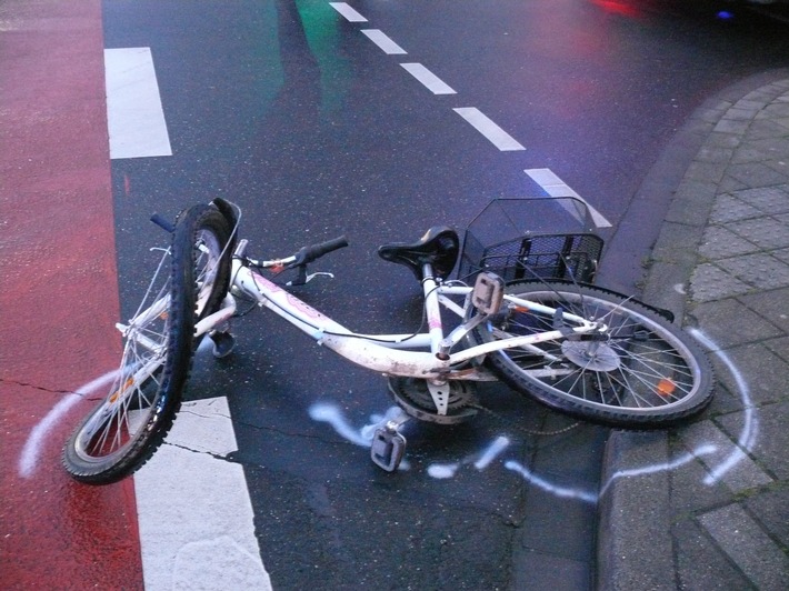 POL-DN: Zusammenstoß zwischen Fahrrad und Pkw