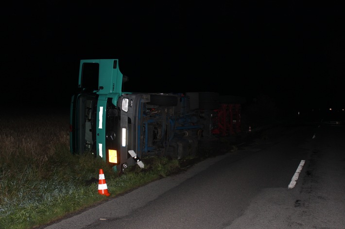 POL-SE: Hartenholm - Unfall mit Gefahrgut-Lkw