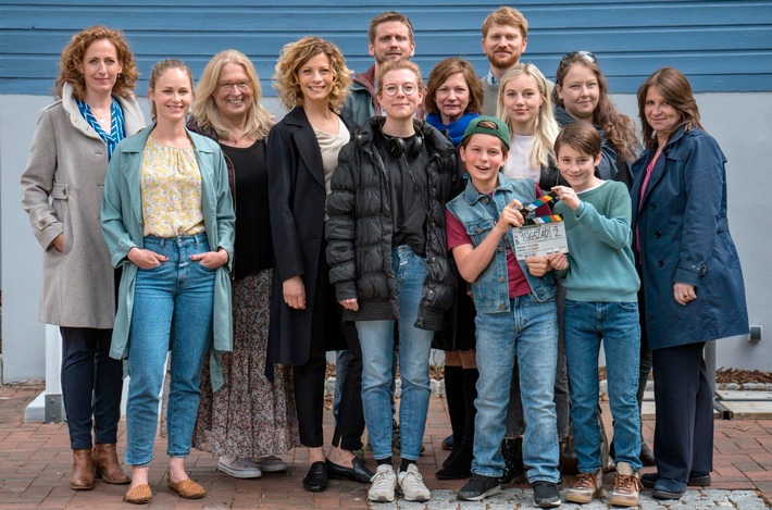 Das Erste: Neue Serie im Ersten: Dreharbeiten zu "Bonusfamilie" (AT) 
Basierend auf der erfolgreichen, gleichnamigen schwedischen Familienserie