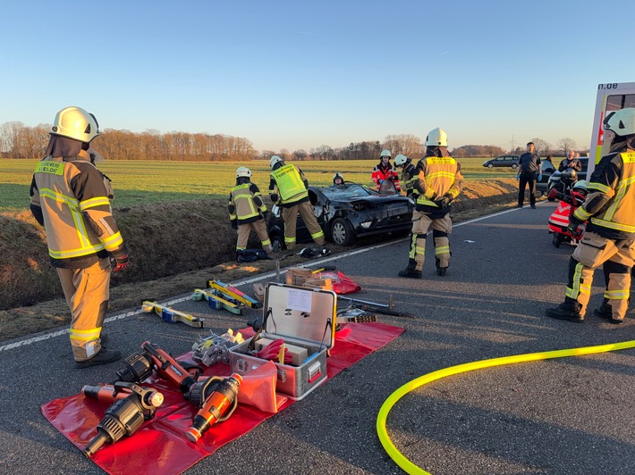 FW-SE: Schwerer Verkehrsunfall zwischen Alveslohe und Ellerau