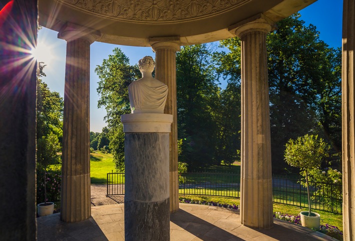 Schloss Hohenzieritz: Leihgabe zur feierlichen Eröffnung des Luisentags