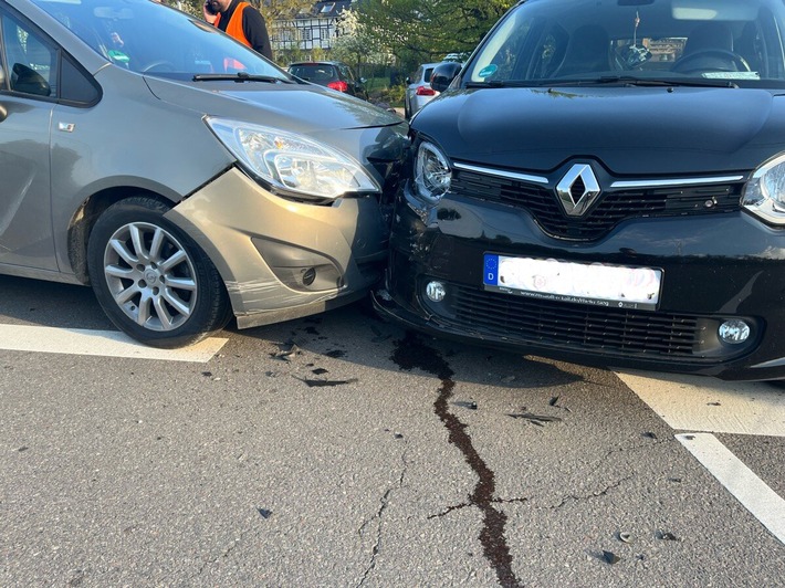 POL-GM: Unfall im Kreuzungsbereich