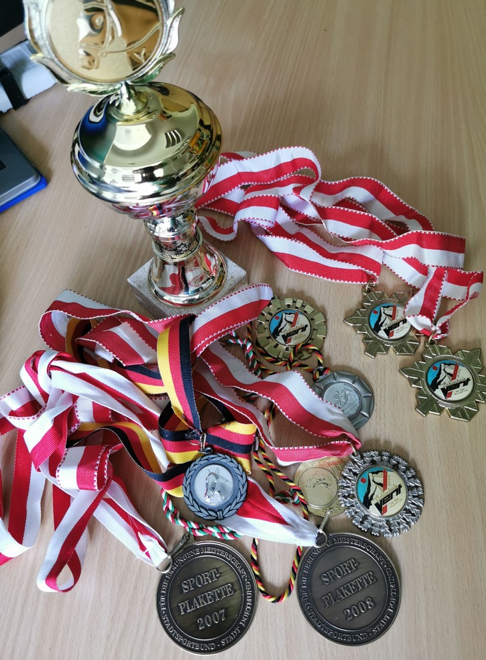 POL-UN: Selm - Eigentümer gesucht
- Pokal und Medaillen aufgefunden