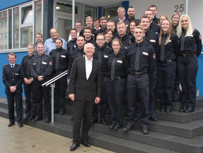 POL-HM: 26 neue Mitarbeiterinnen und Mitarbeiter in der Polizeiinspektion Hameln-Pyrmont/Holzminden begrüßt