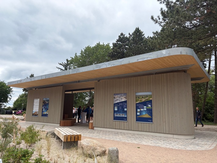 Neuer Pavillon im Inselnorden bietet Schutz, Radservice und Naturinformationen