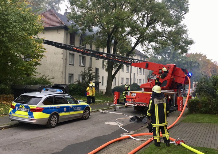FW-BO: Ausgedehnter Wohnungsbrand in Langendreer - Eine Person lebensgefhährlich verletzt