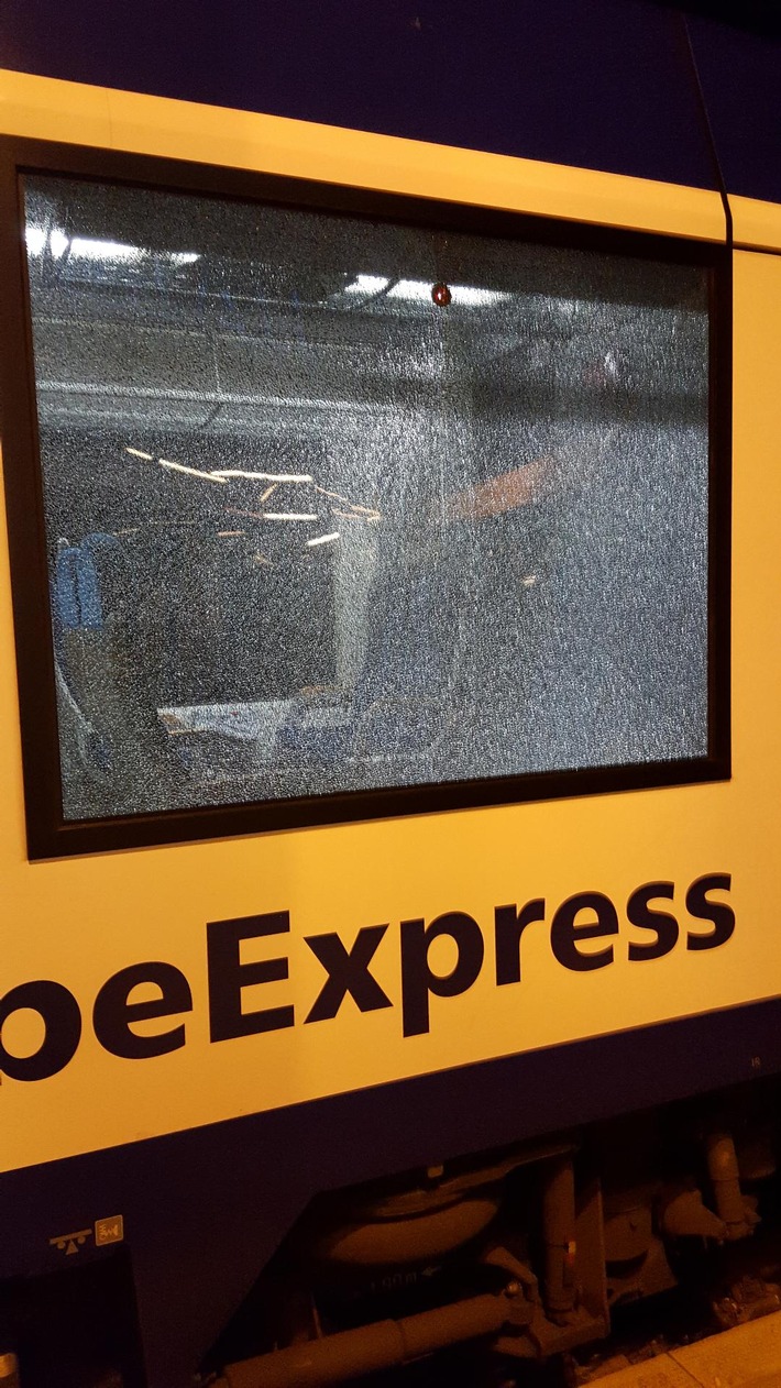 BPOLI MD: Zeugenaufruf - Unbekannte Täter zerstören drei Scheiben eines Harz-Elbe-Express