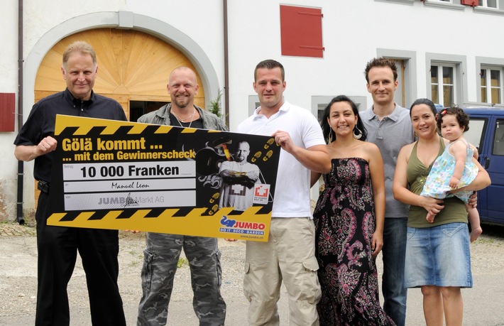 Jumbo-Markt: "And the winner is... Familie Leon aus Pratteln!"