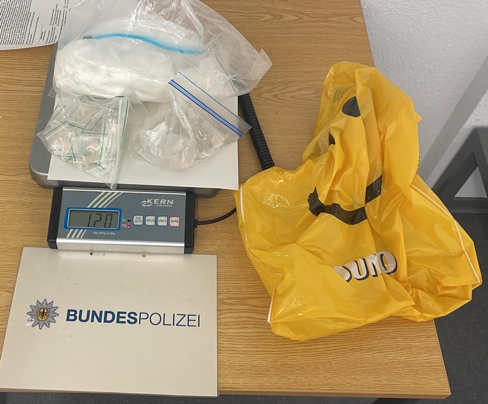 BPOL NRW: Bundespolizei stellt 500 Gramm Kokain und 550 Gramm Chrystal Meth auf der Autobahn 61 sicher