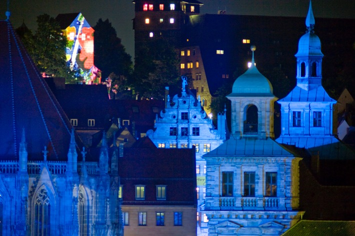 Nürnberg wird Blau / Freiheitsfackeln und Barrikaden bei der Kulturnacht