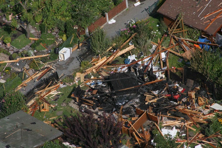 POL-F: 070812 - 0937 Höchst: Nachtrag zum Polizeibericht Nr. 934 vom 12.08.2007 - Explosion eines Gartenhauses