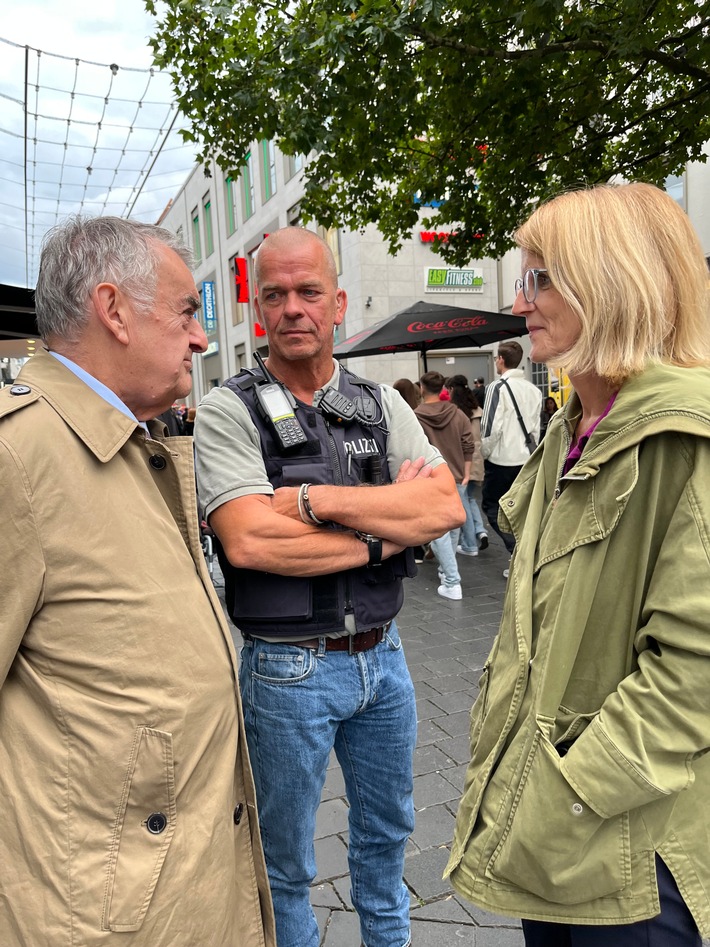 POL-BI: NRW-Innenminister Herbert Reul bei der Soko Innenstadt