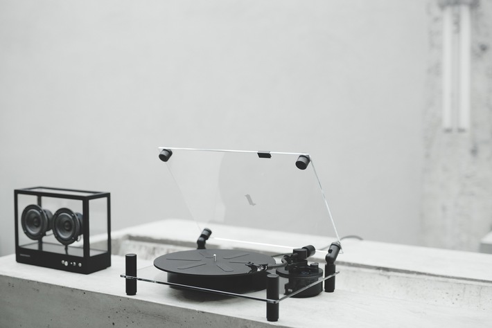 transparent_turntable.jpg