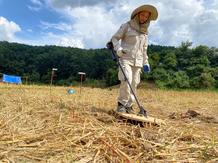 © G. Lordet_HI_Entminung Laos.jpg