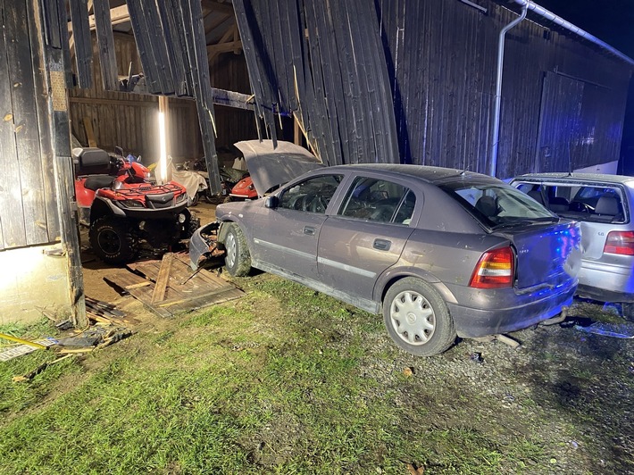 POL-PIROK: Verkehrsunfall mit verletzter Person und Kind in PKW