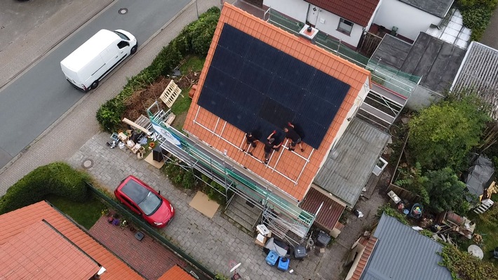 SunSpace Solar GmbH klärt auf: Wenn der Stromabschlag zur Solarrate wird – Wie Hausbesitzer ihre monatlichen Kosten neu denken können