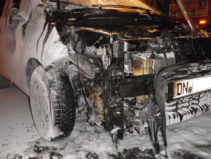 POL-DN: Auto brannte aus