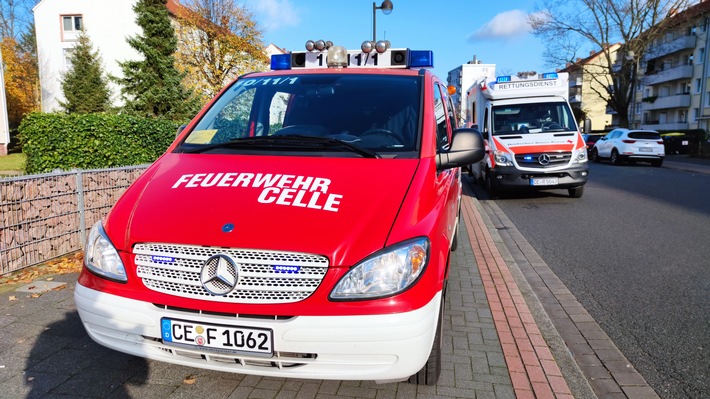 FW Celle: Feuer in einer Küche / Eine verletzte Person