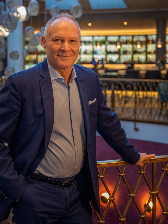 Sandro Schmidt ist neuer Hoteldirektor im Hotel VILA VITA Rosenpark in Marburg