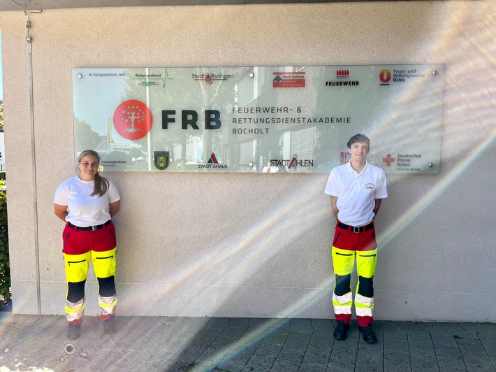FW Ratingen: Zwei Nachwuchskräfte für den Rettungsdienst starten ihre Ausbildung