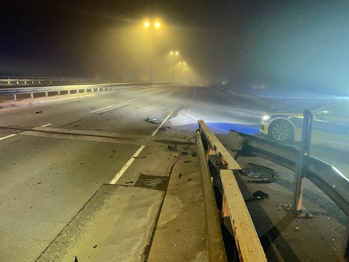 POL-PPTR: Verkehrsunfallflucht Konrad-Adenauer-Brücke