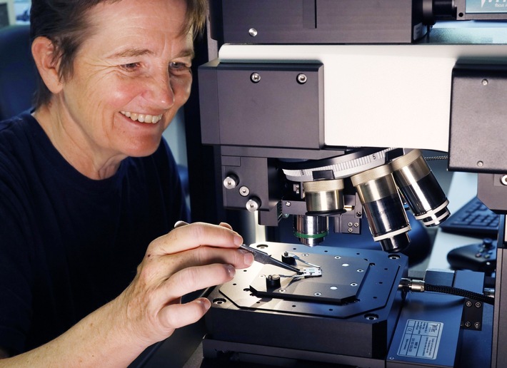 Ranzoomen bis auf ein halbes Mü - Neues Hightech-Mikroskop in der Physik