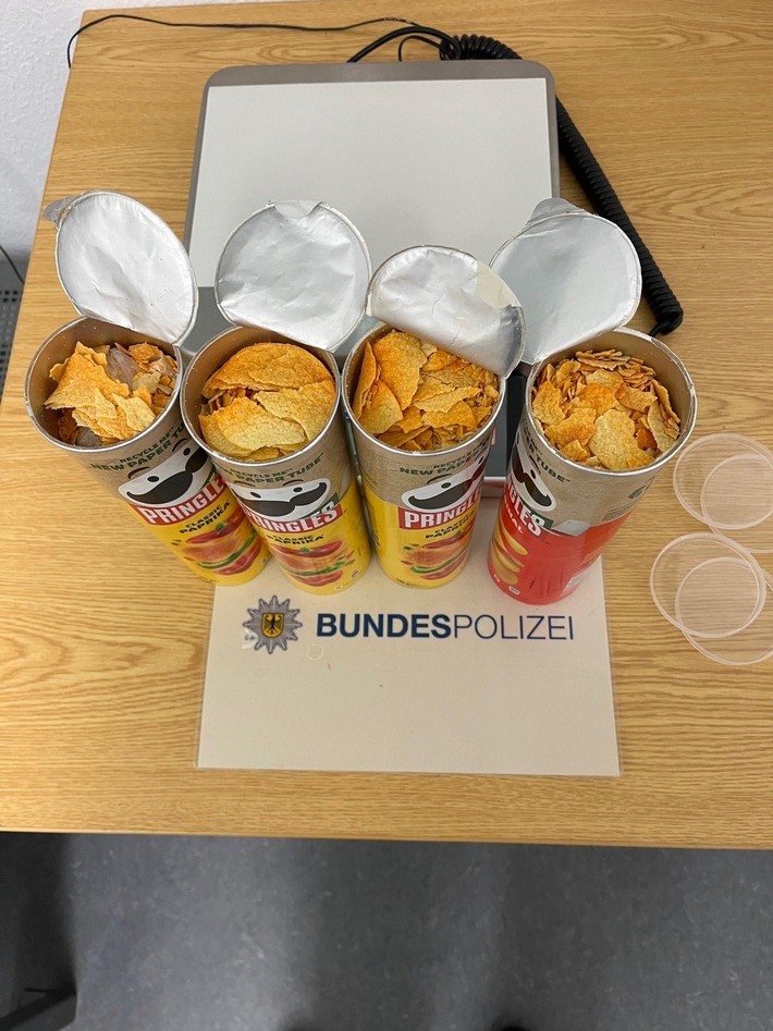 BPOL NRW: Bundespolizei stellt 1,65 Kilogramm Haschisch auf der Bundesautobahn A 52 sicher