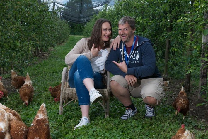 Internationales Fotoprojekt Click! inszenierte mit Tim Wielandt, Tanja Gutmann, Rekha Datta und Sängerin EVELYN &quot;Mehr Menschlichkeit für Tiere&quot; auf dem Sonnenhof in Kleinwangen (BILD)