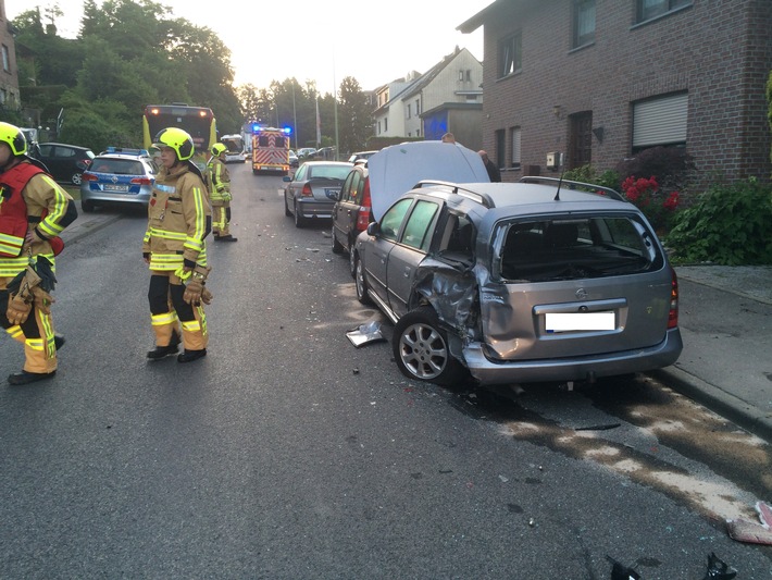 FW-Stolberg: Verkehrsunfall mit Bus