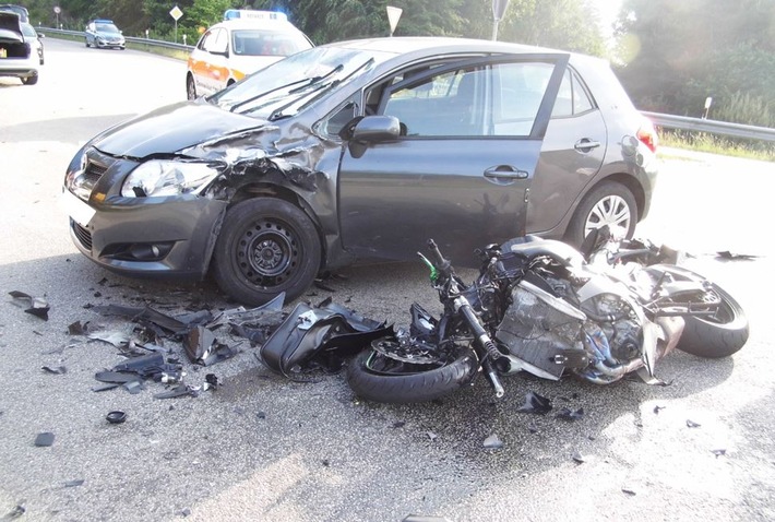 POL-PDKL: Schwerer Verkehrsunfall an der Einmündung Ramsteiner Straße/L 356