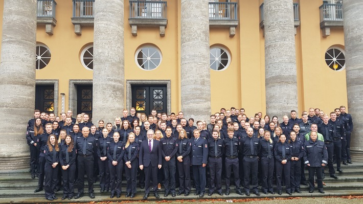 POL-OLD: +++ Polizeipräsident Johann Kühme begrüßt 121 neue Mitarbeiterinnen und Mitarbeiter in der Polizeidirektion Oldenburg +++