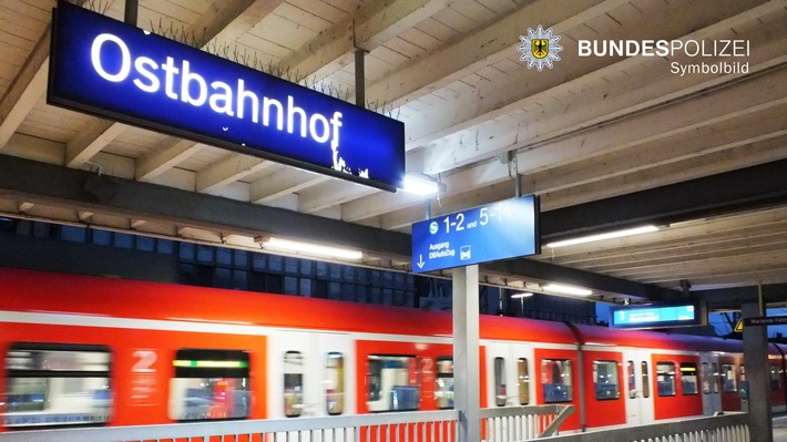 Bundespolizeidirektion München: Einbruch am Ostbahnhof / Reinigungskraft stoppt Beutezug