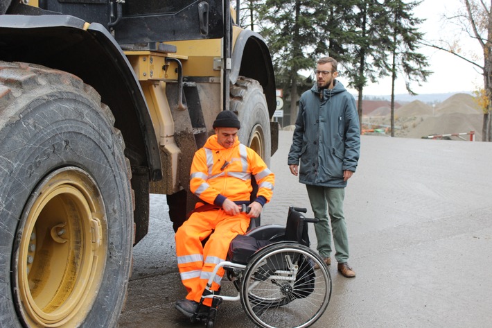 Querschnittsgelähmter steuert 25-Tonnen-Radlader - / &quot;Ich will wieder arbeiten gehen&quot;