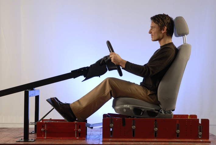 Wer richtig sitzt, bleibt länger fit / Optimale Lenkrad- und Sitzposition verbessern Reaktionsvermögen