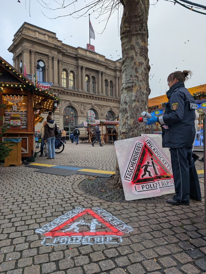 POL-PPMZ: Vermehrt Taschendiebstähle in Mainzer Innenstadt - Polizei mit Piktogramm-Präventionsaktion unterwegs
